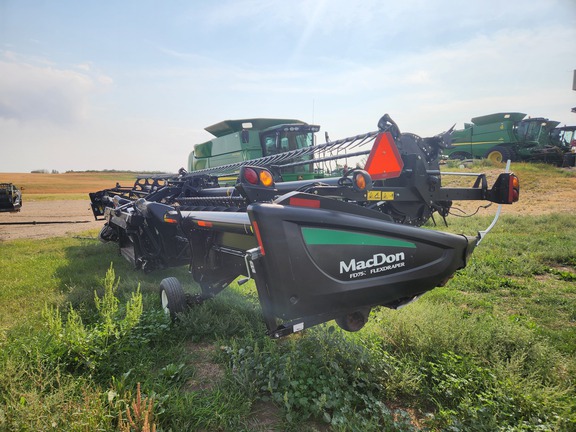 2017 MacDon FD75 Header Combine