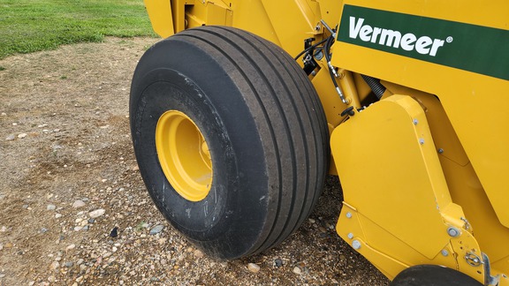 2022 Vermeer 605N Baler/Round