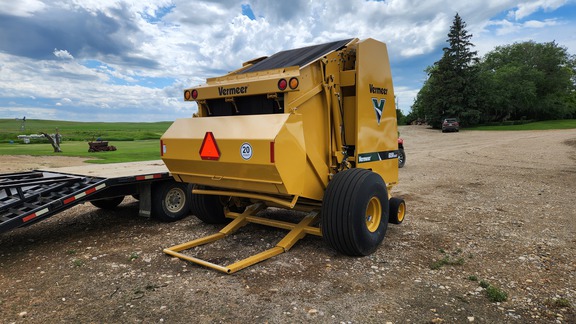 2022 Vermeer 605N Baler/Round