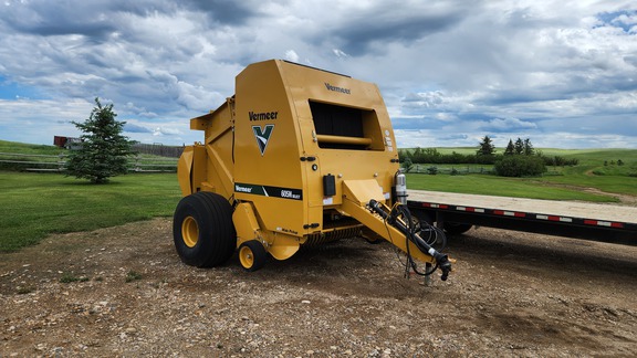 2022 Vermeer 605N Baler/Round