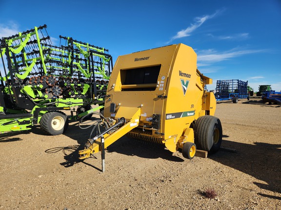 2022 Vermeer 605N Baler/Round