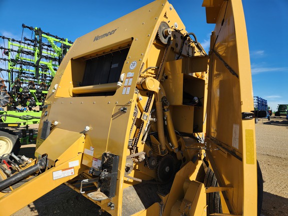 2022 Vermeer 605N Baler/Round