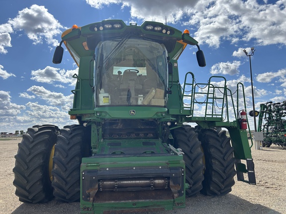 2017 John Deere S690 Combine