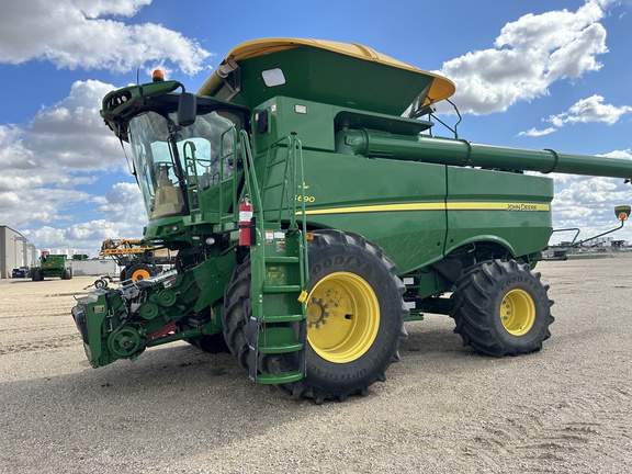 2017 John Deere S690 Combine