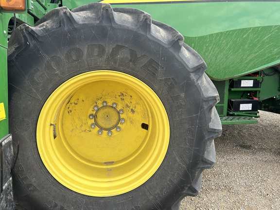 2017 John Deere S690 Combine