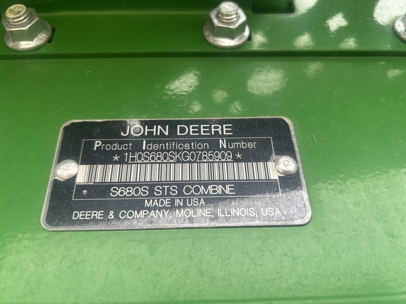 2016 John Deere S680 Combine