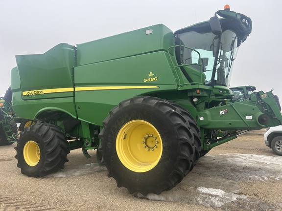 2016 John Deere S680 Combine