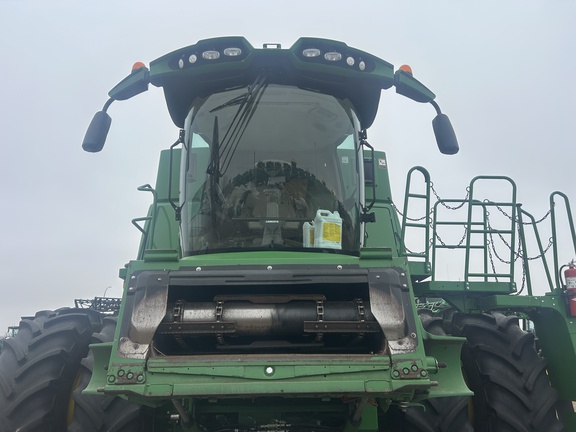 2016 John Deere S680 Combine