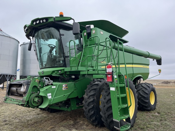 2012 John Deere S670 Combine