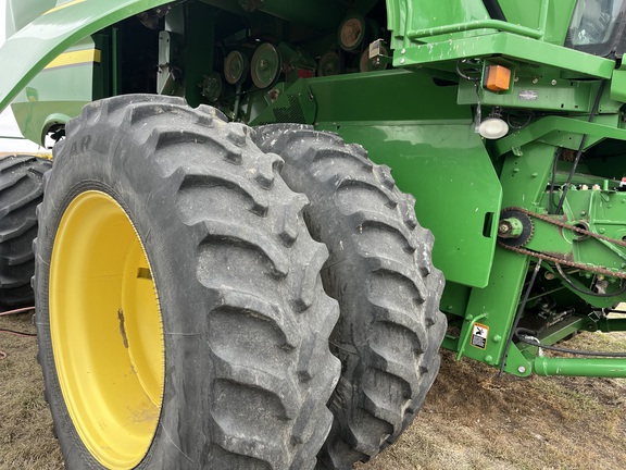 2012 John Deere S670 Combine