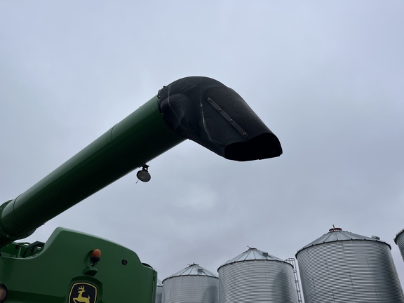 2012 John Deere S670 Combine