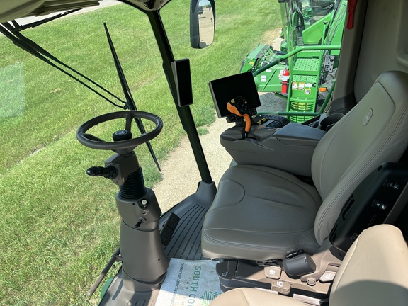 2022 John Deere S780 Combine