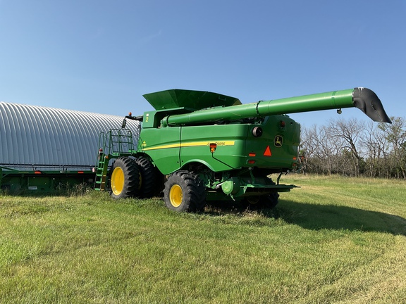 2014 John Deere S680 Combine