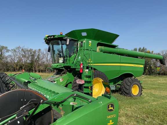 2014 John Deere S680 Combine