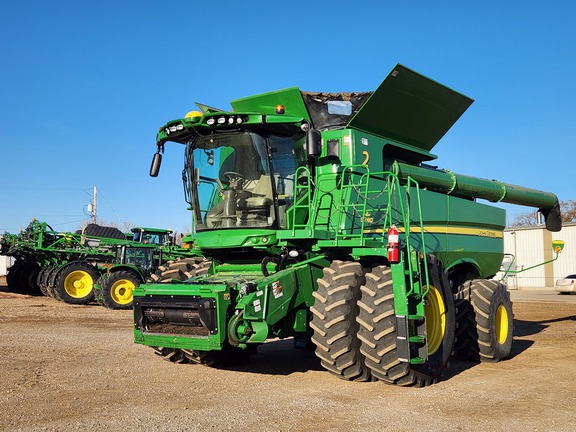 2019 John Deere S780 Combine