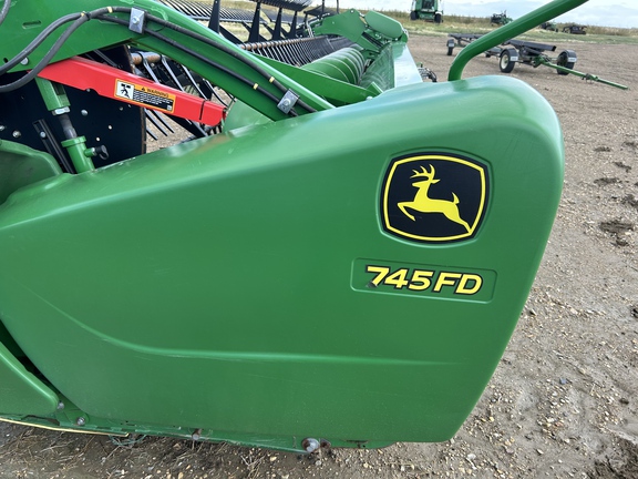 2020 John Deere 745FD Header Combine