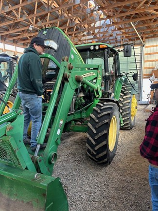 2003 John Deere 7220 Tractor