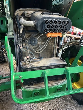 2003 John Deere 7220 Tractor