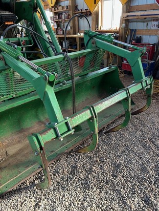 2003 John Deere 7220 Tractor