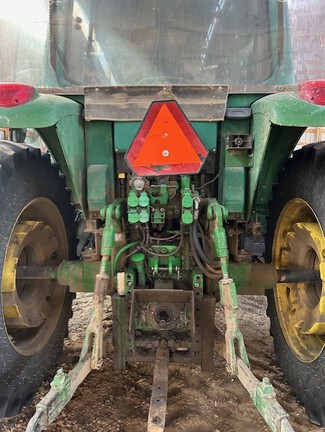 2003 John Deere 7220 Tractor