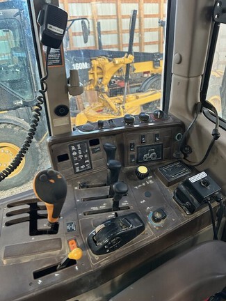 2003 John Deere 7220 Tractor