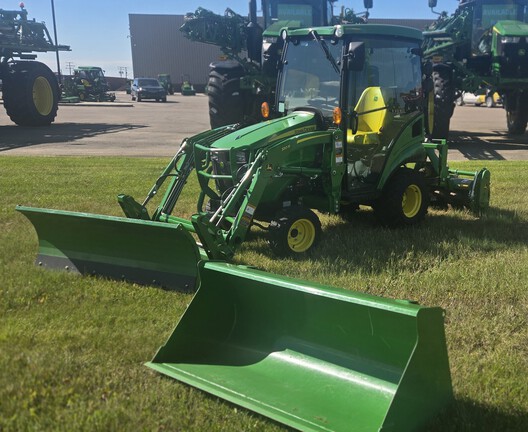 2023 John Deere 1025R Tractor Compact