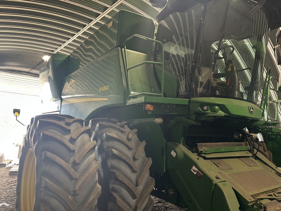 2015 John Deere S680 Combine