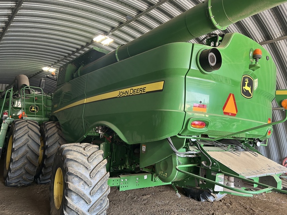 2015 John Deere S680 Combine
