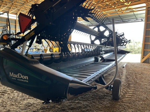 2015 MacDon FD75-40 Header Combine