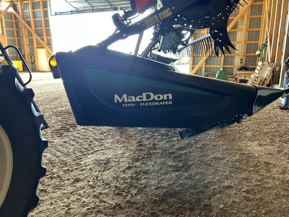 2015 MacDon FD75-40 Header Combine