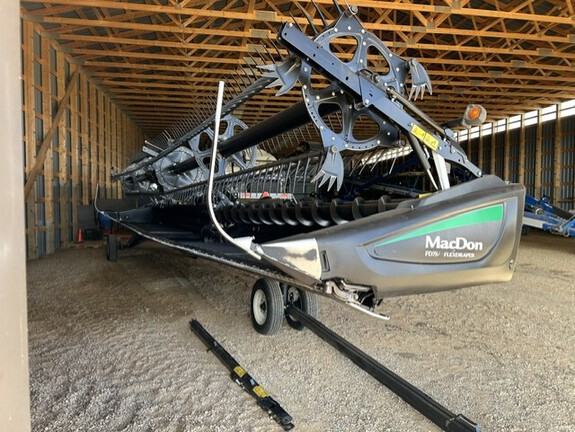 2015 MacDon FD75-40 Header Combine