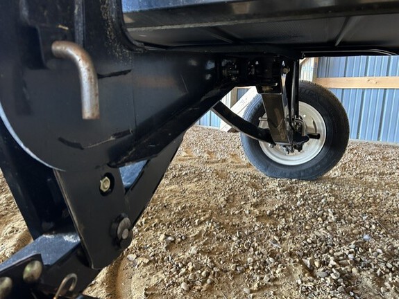 2015 MacDon FD75-40 Header Combine