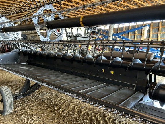 2015 MacDon FD75-40 Header Combine