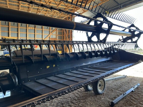 2015 MacDon FD75-40 Header Combine