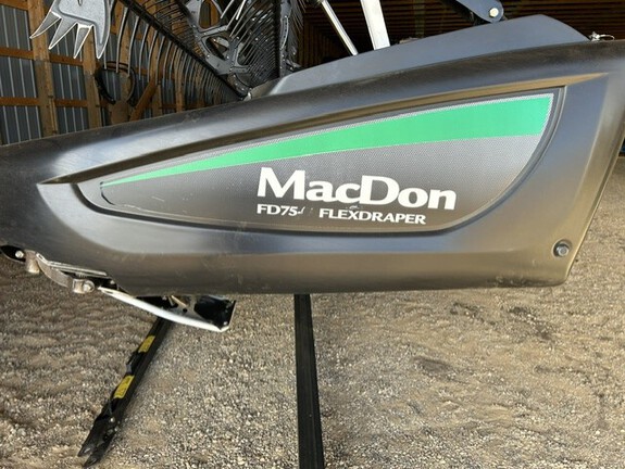 2015 MacDon FD75-40 Header Combine