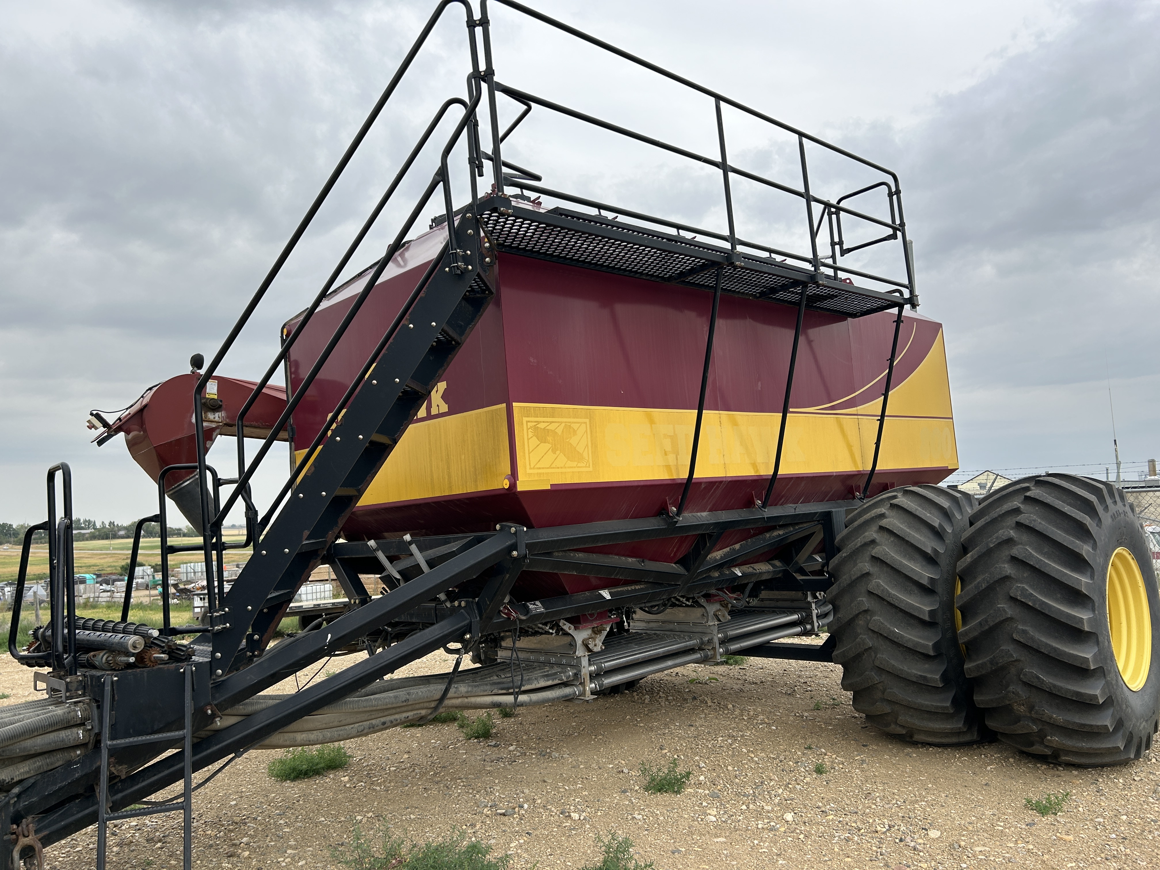 2011 Seed Hawk 8412 Air Drill & 800 Air Tank/Cart Air Drill