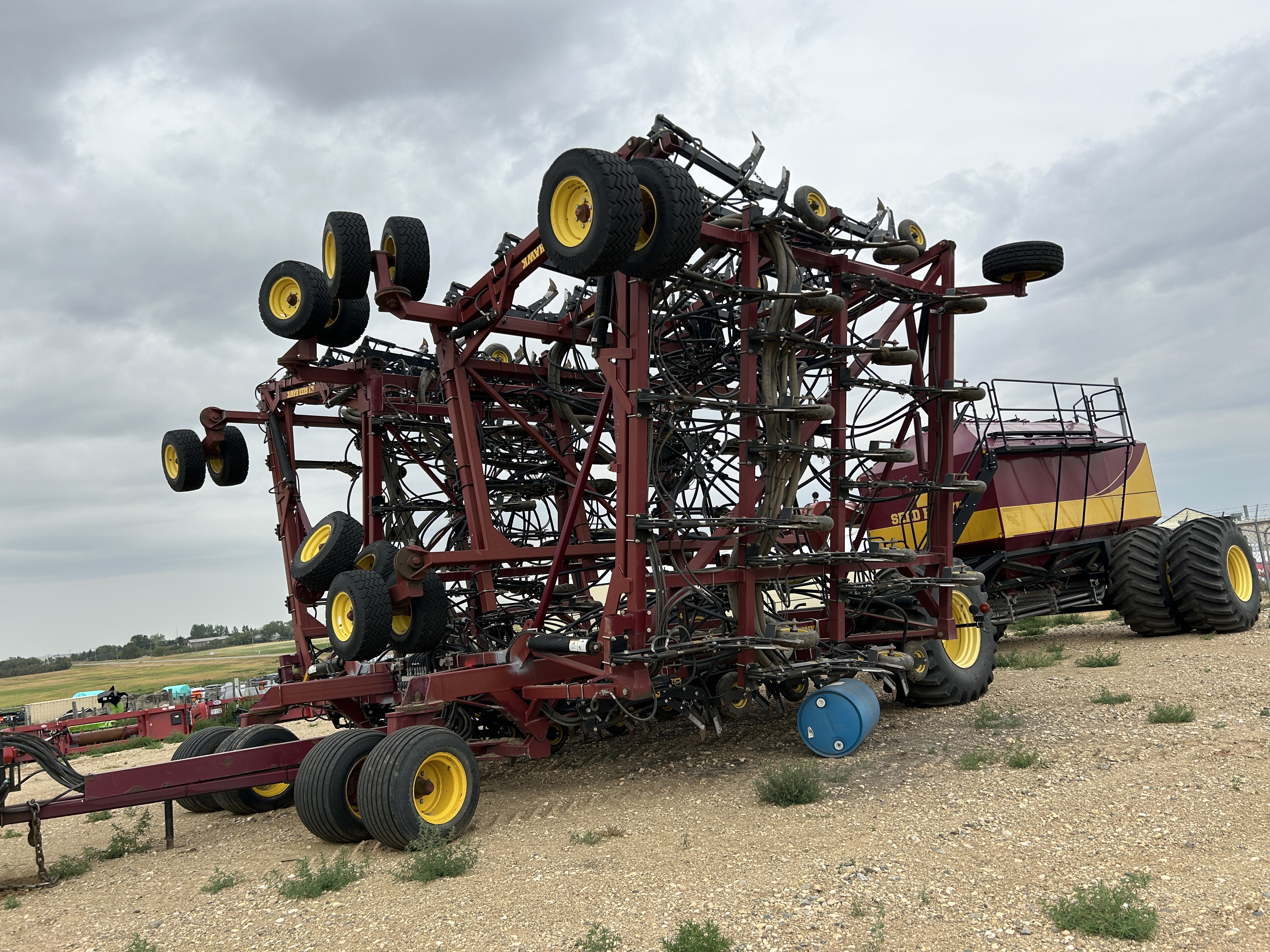 2011 Seed Hawk 8412 Air Drill & 800 Air Tank/Cart Air Drill