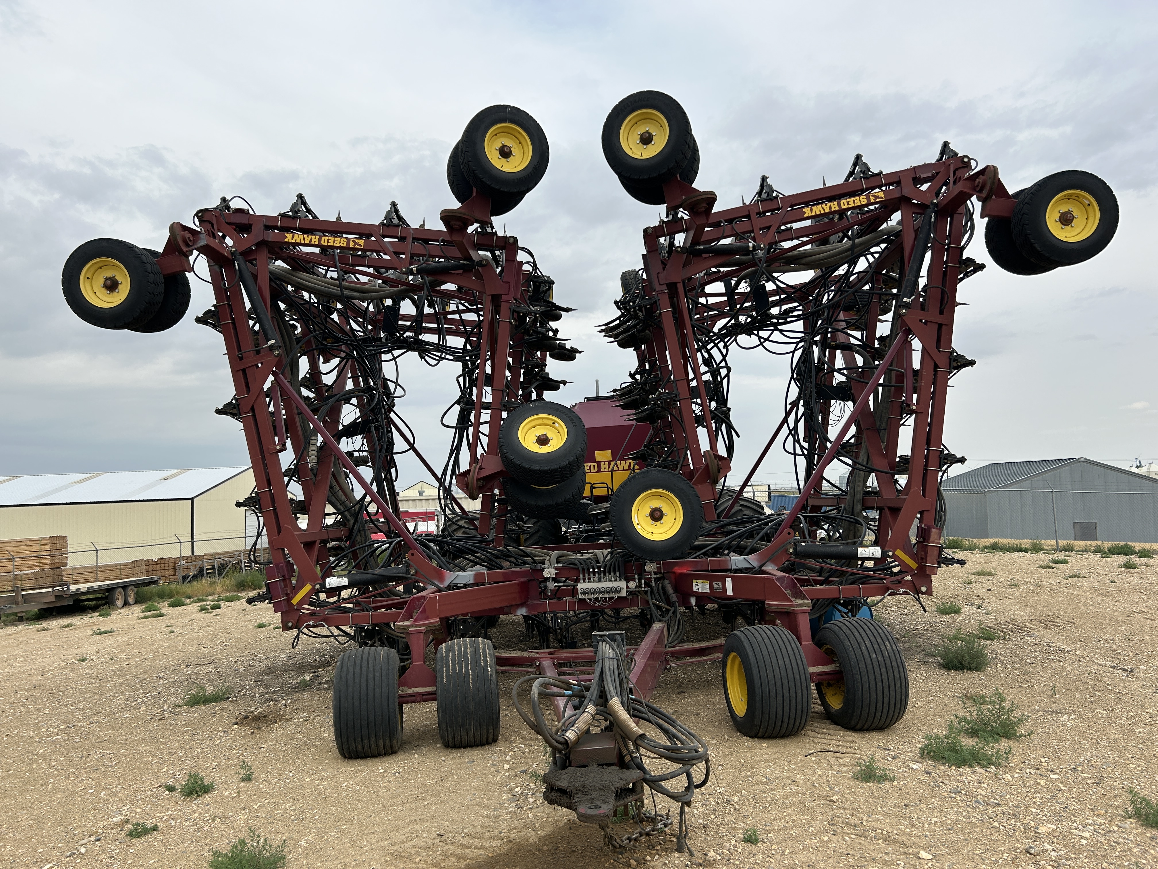 2011 Seed Hawk 8412 Air Drill & 800 Air Tank/Cart Air Drill