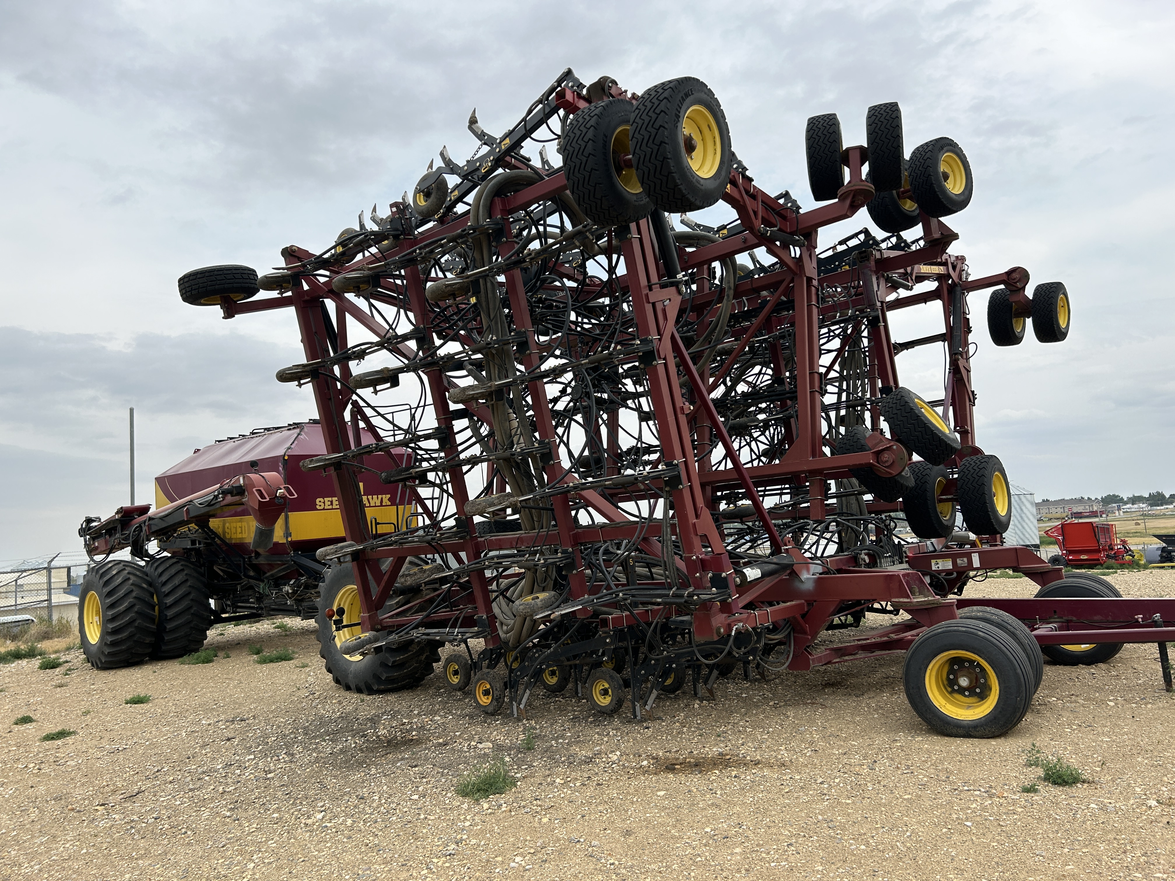 2011 Seed Hawk 8412 Air Drill & 800 Air Tank/Cart Air Drill