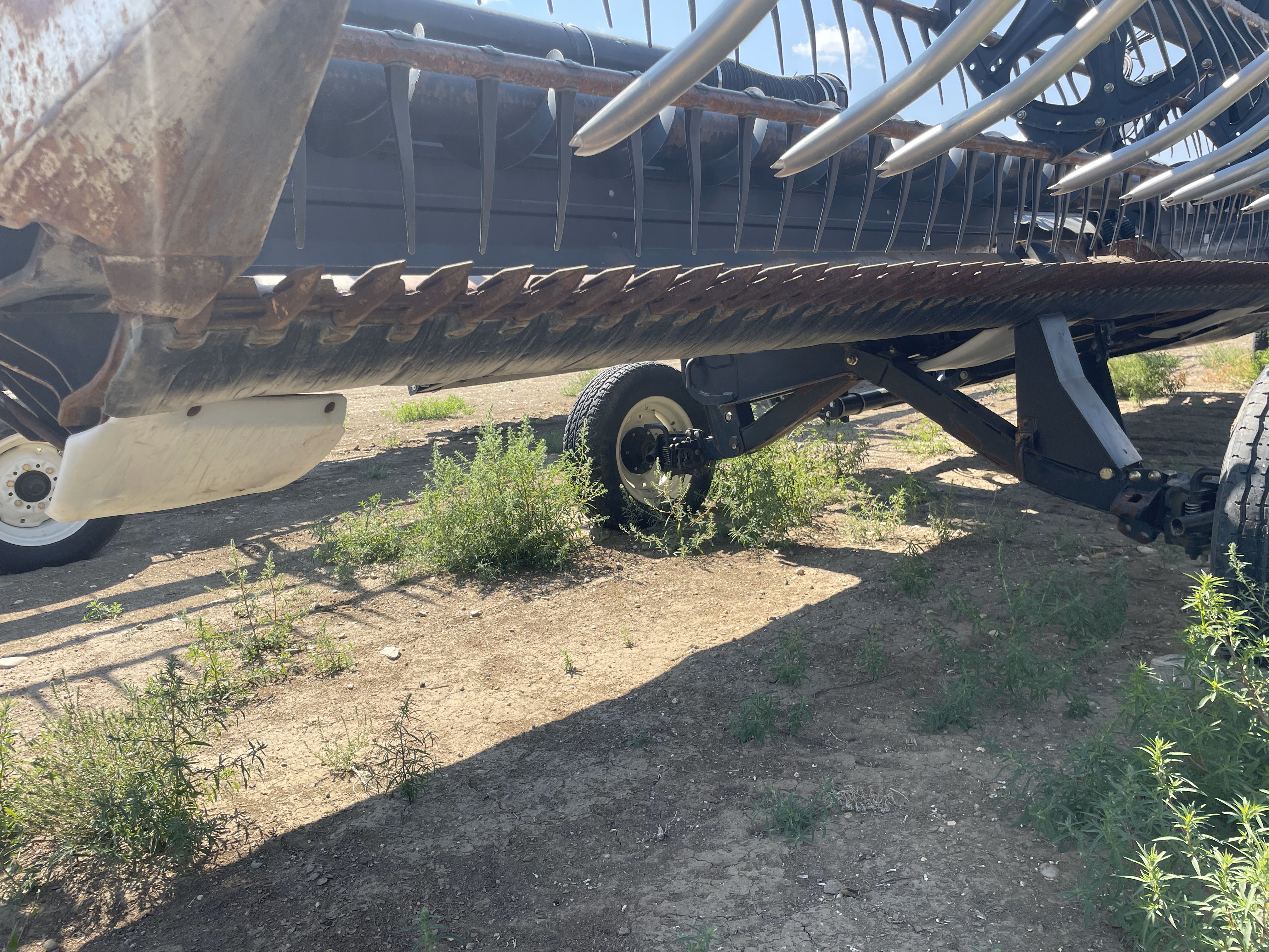 2011 MacDon FD70-35 Header Combine