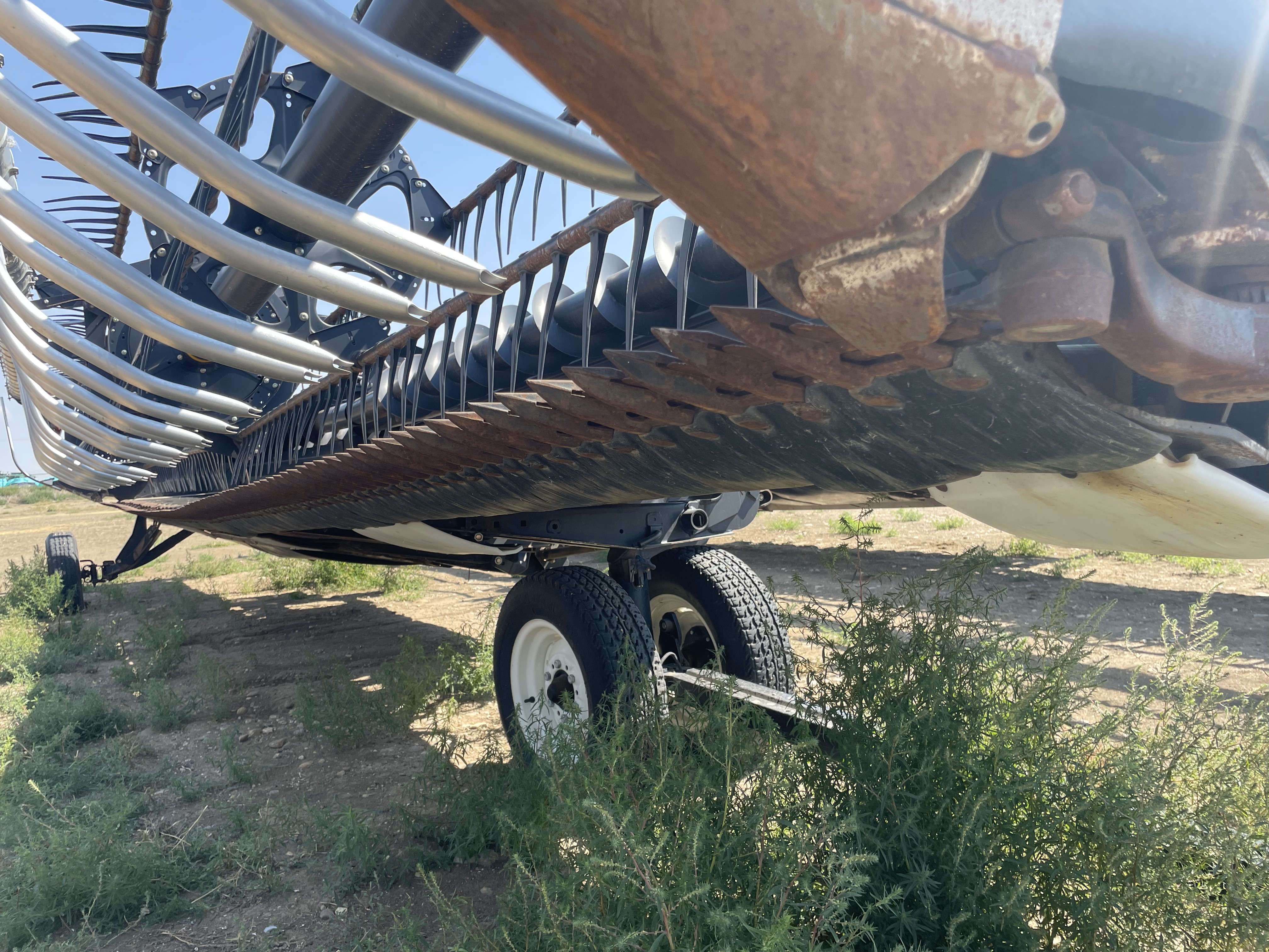 2011 MacDon FD70-35 Header Combine