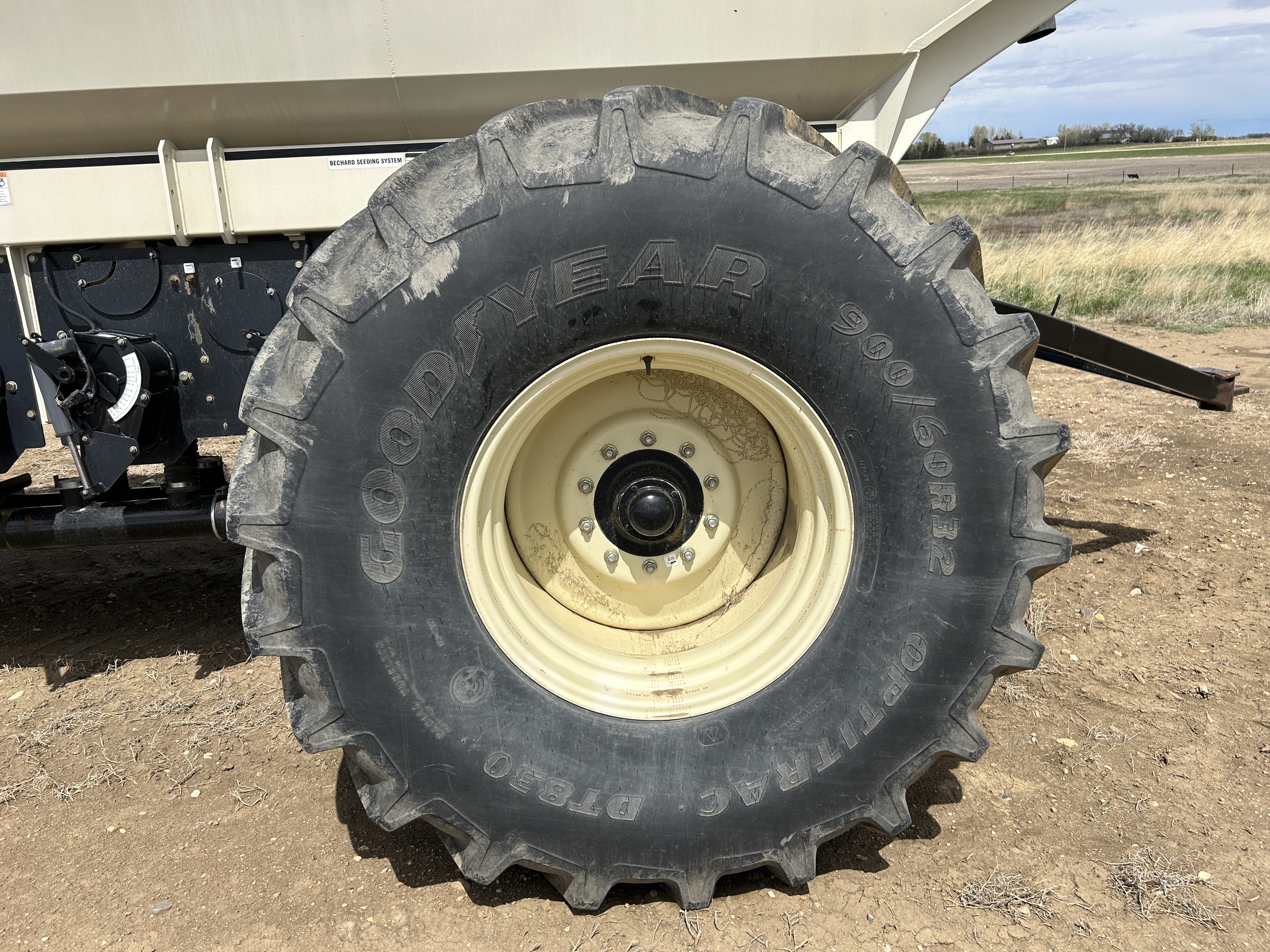 2013 Bourgault 3320-66-10 & 2010 6550ST Air Drill