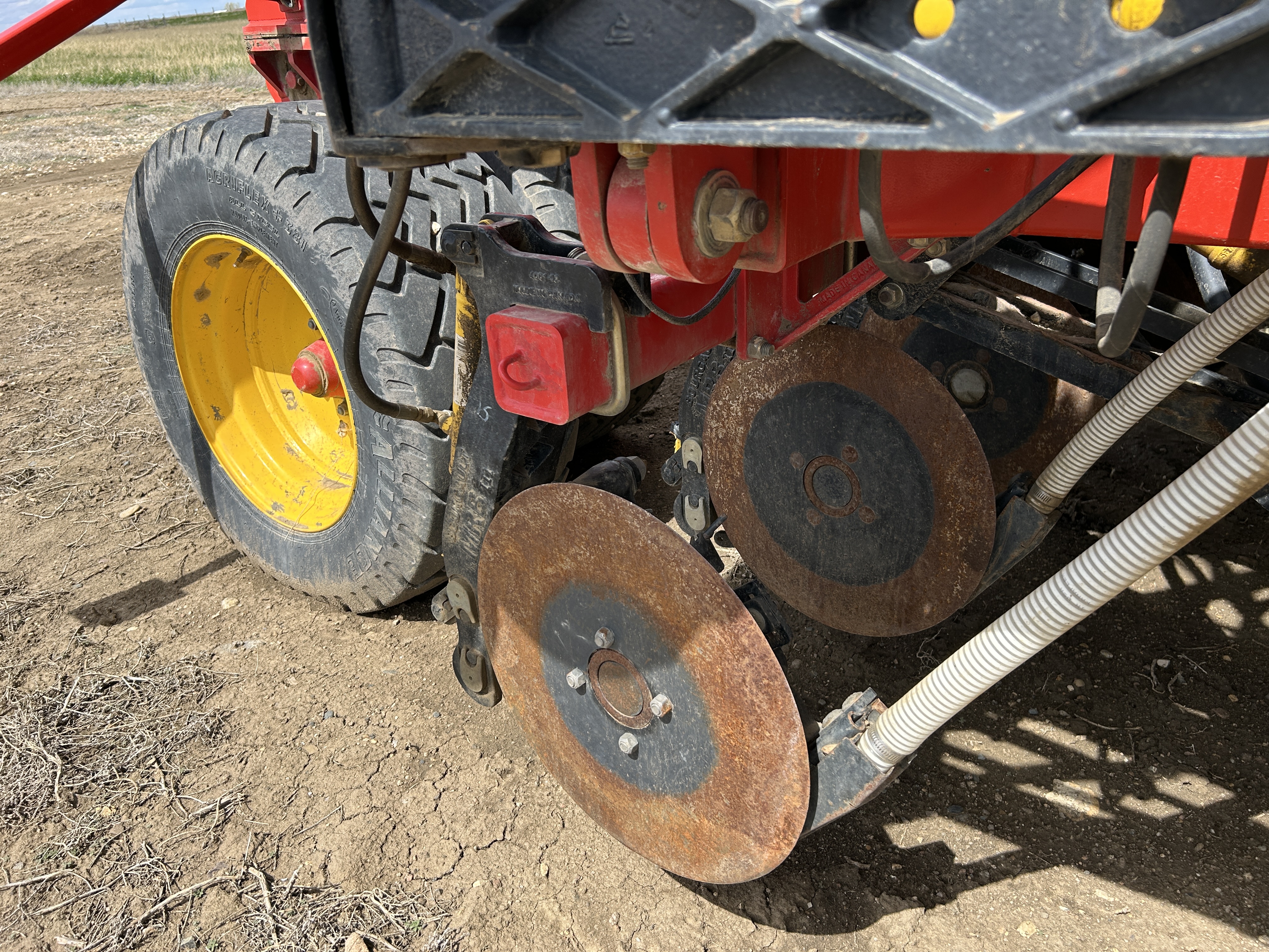 2013 Bourgault 3320-66-10 & 2010 6550ST Air Drill