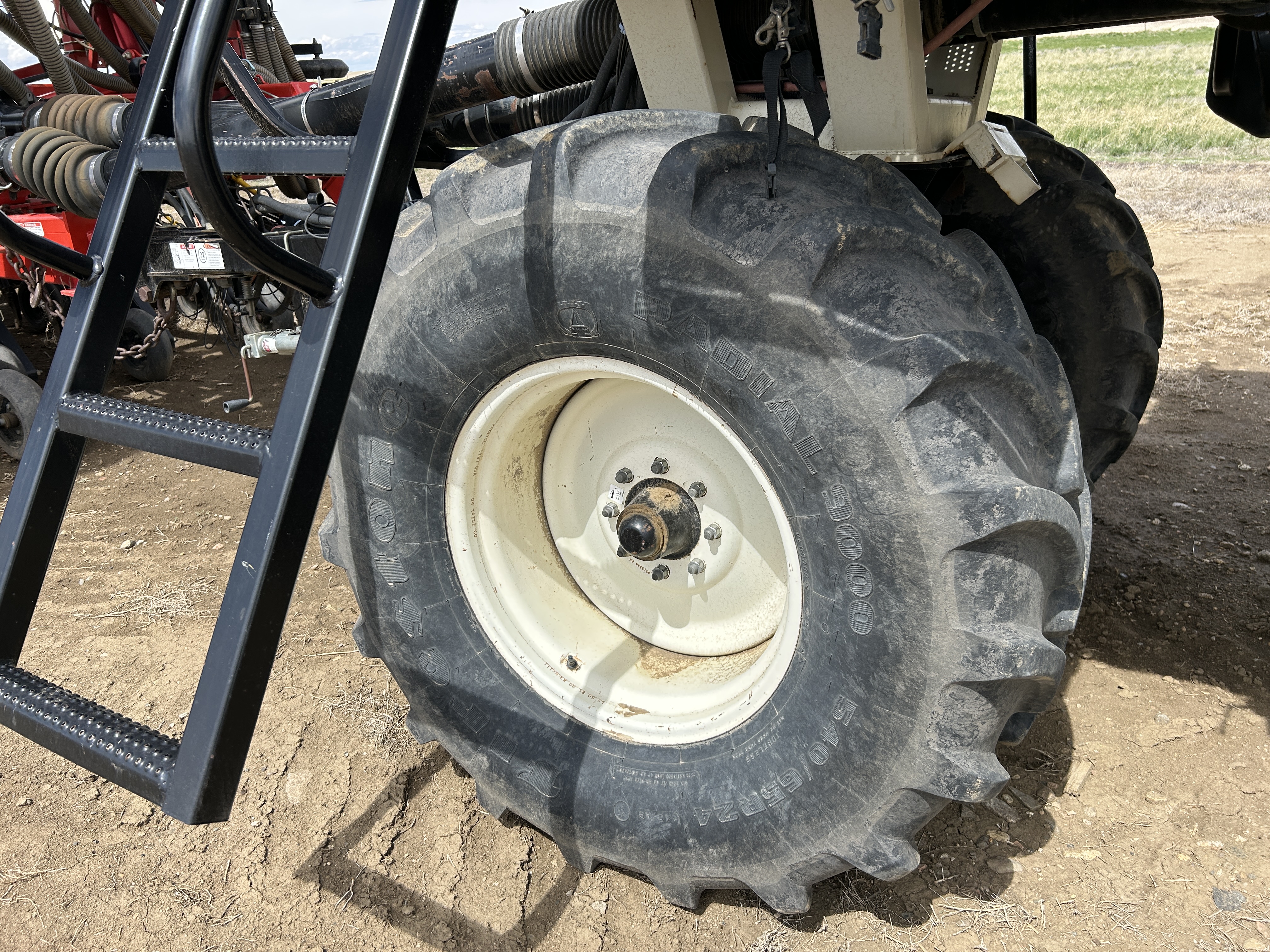 2013 Bourgault 3320-66-10 & 2010 6550ST Air Drill