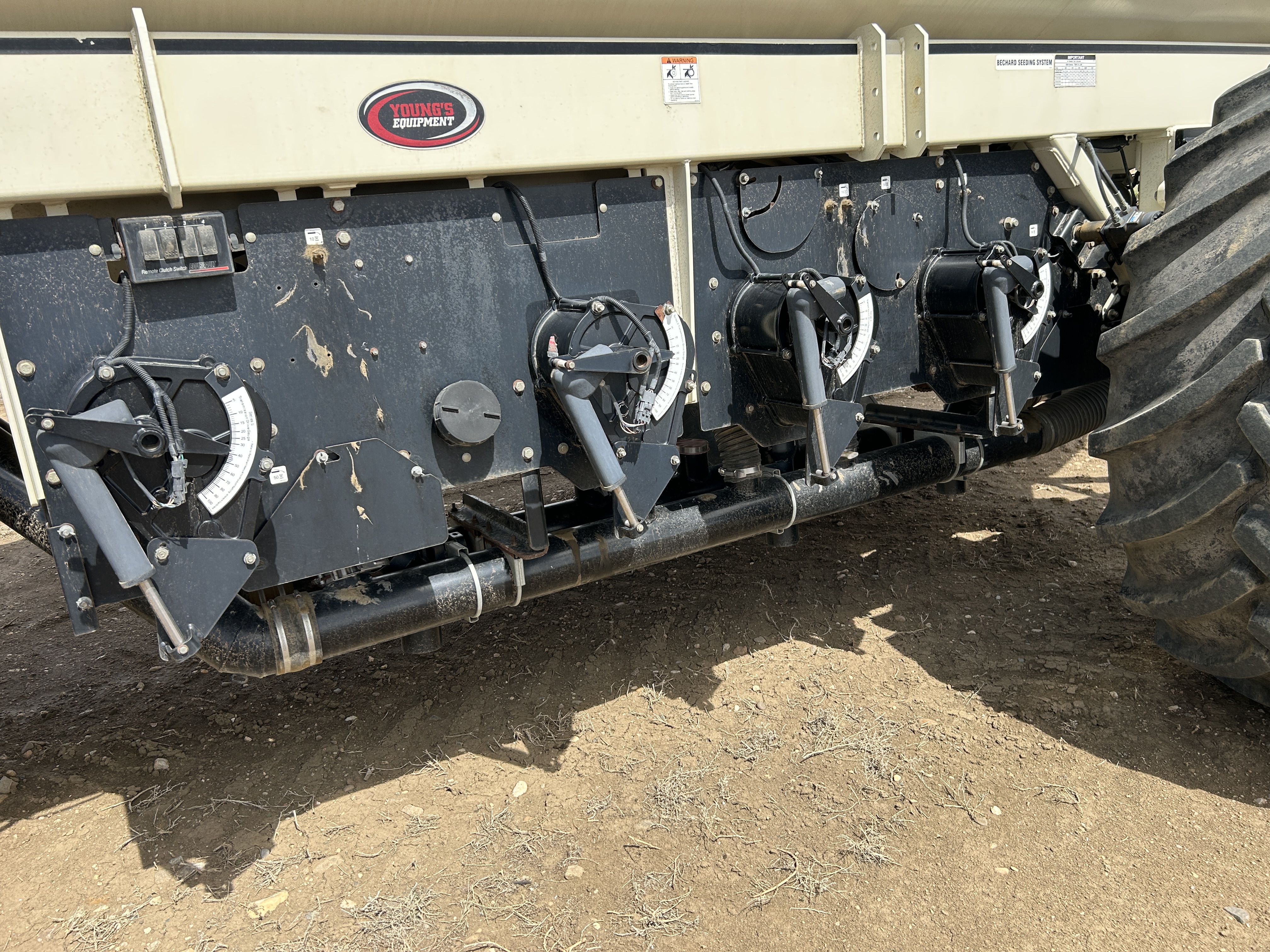 2013 Bourgault 3320-66-10 & 2010 6550ST Air Drill