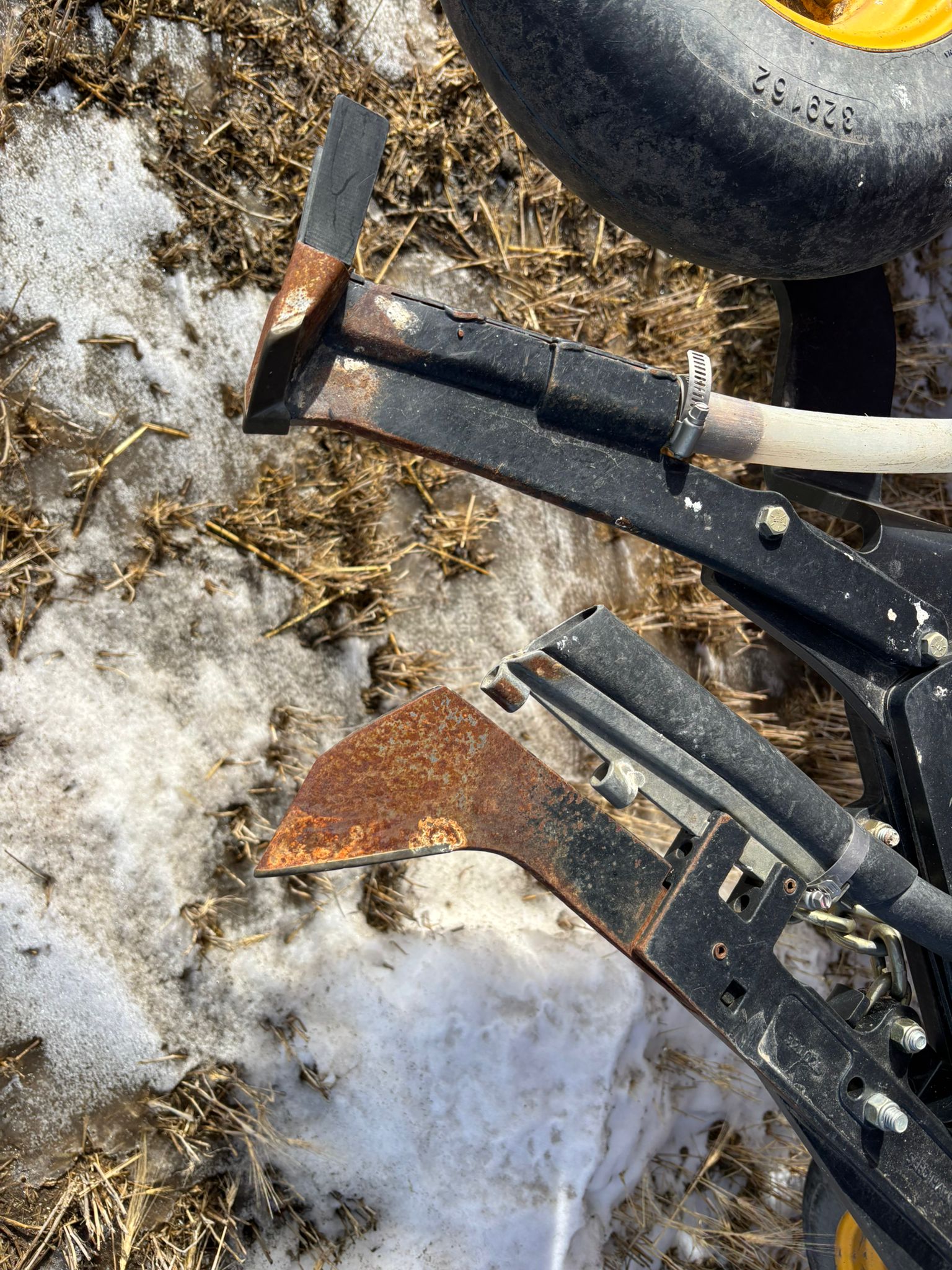 2024 Seed Hawk 8412 & 1000 Air Drill