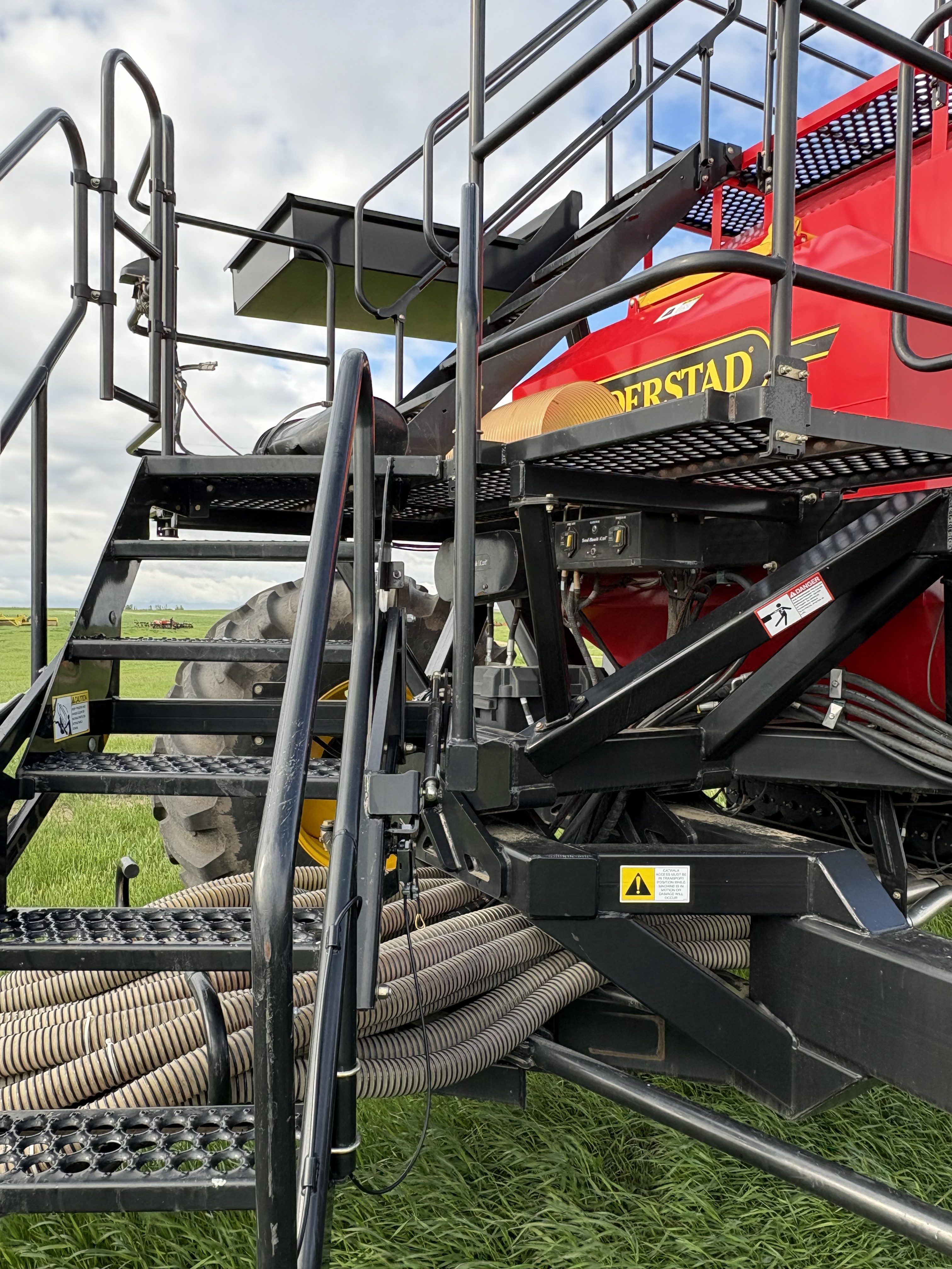 2019 Seed Hawk 8412 & 980 Air Drill
