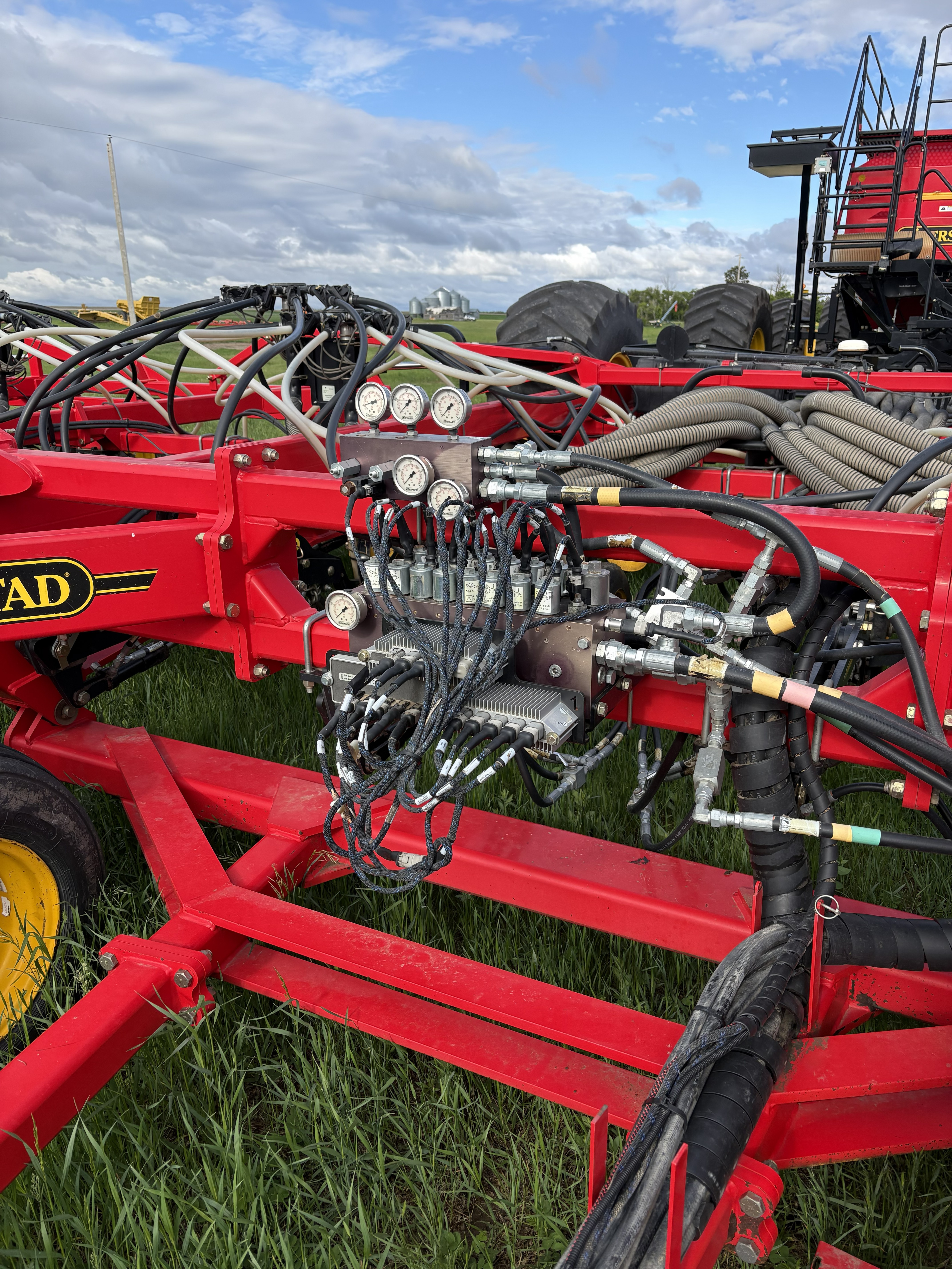 2019 Seed Hawk 8412 & 980 Air Drill