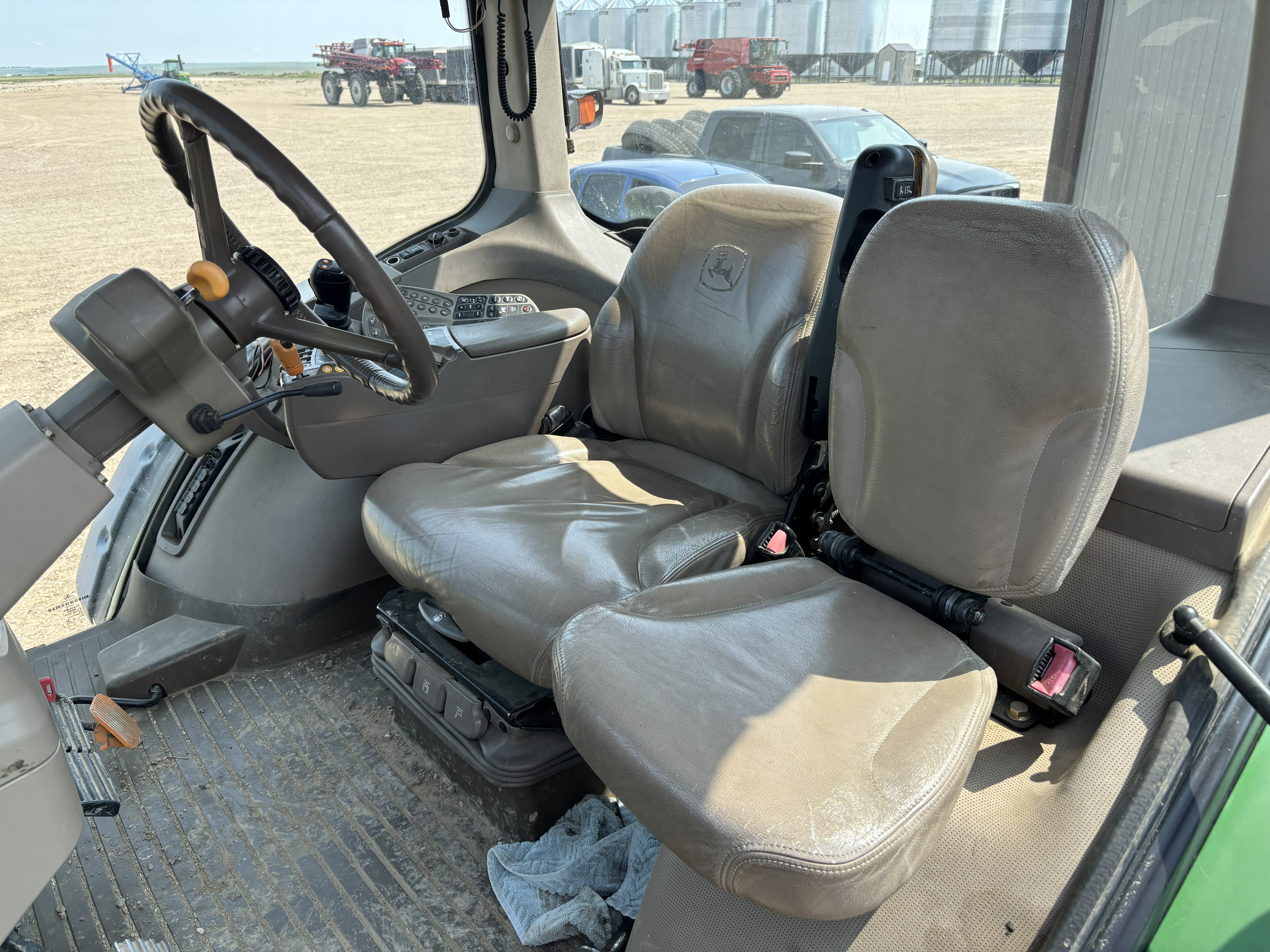 2011 John Deere 7200R Tractor