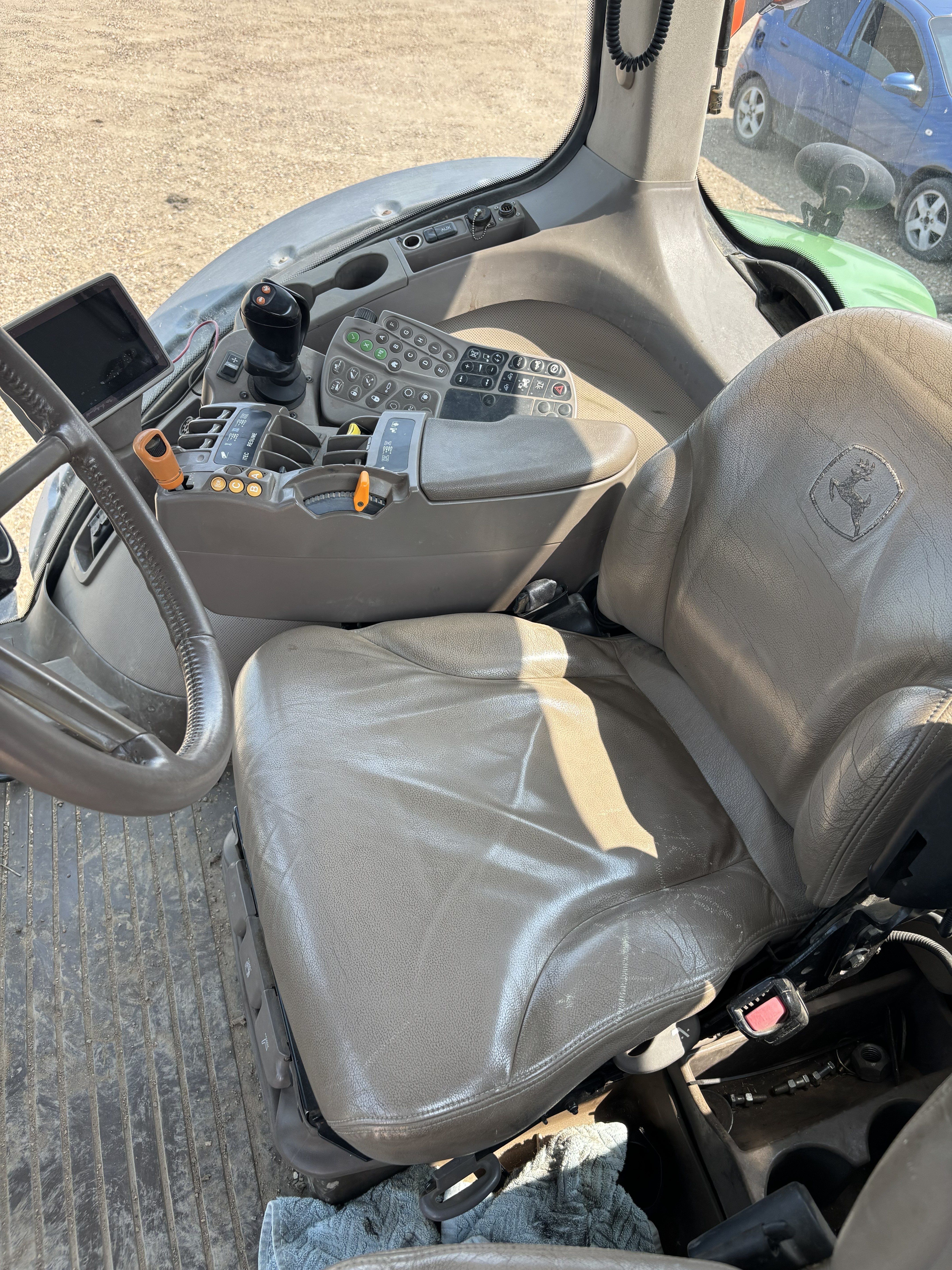 2011 John Deere 7200R Tractor